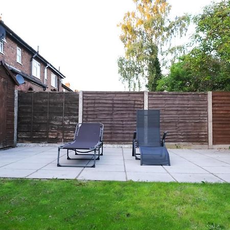 Bee Stays - Northway House Warrington  Exterior photo